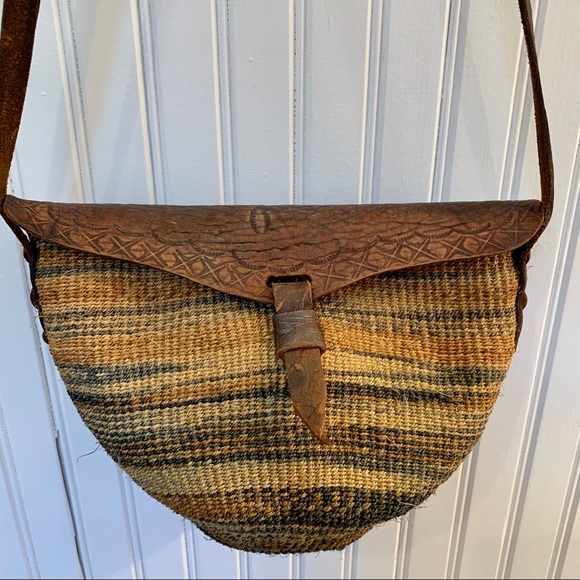 Vintage | Handwoven Small Basket Bag with Tooled Leather - Picture 3 of 7